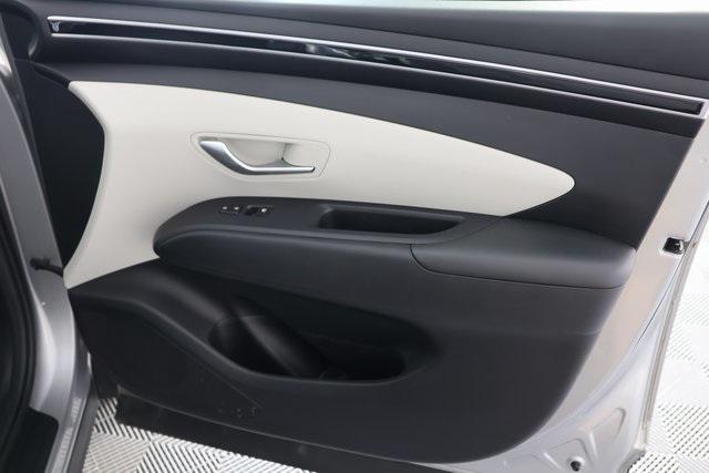 Photo of 2023 Shimmering Silver Hyundai TUCSON