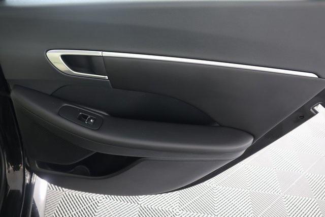 Photo of 2023 Onyx Black Hyundai SONATA