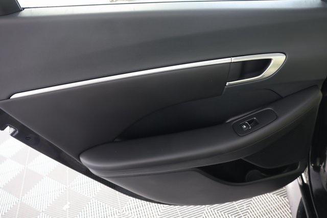Photo of 2023 Onyx Black Hyundai SONATA
