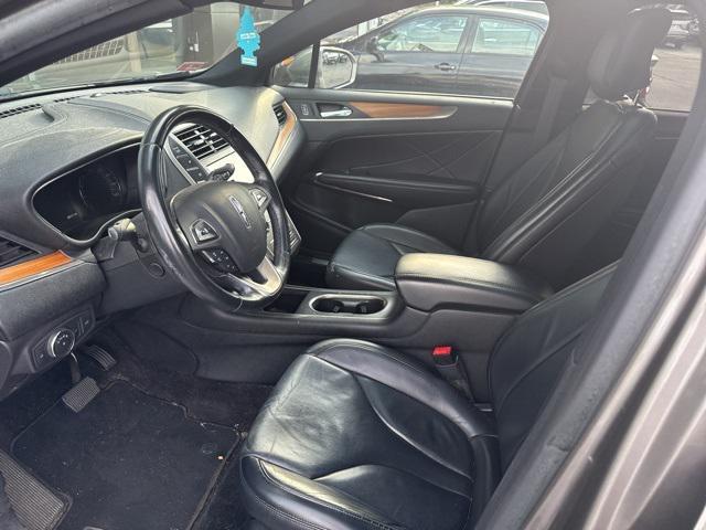Photo of 2017 Silver Metallic Lincoln MKC