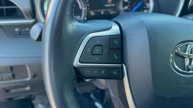 Photo of 2022 Ruby Flare Pearl Toyota Highlander Hybrid