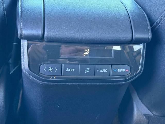 Photo of 2022 Ruby Flare Pearl Toyota Highlander Hybrid