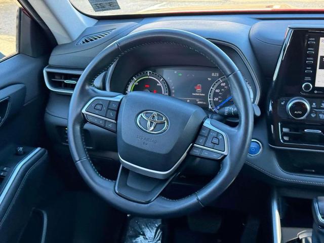 Photo of 2022 Ruby Flare Pearl Toyota Highlander Hybrid