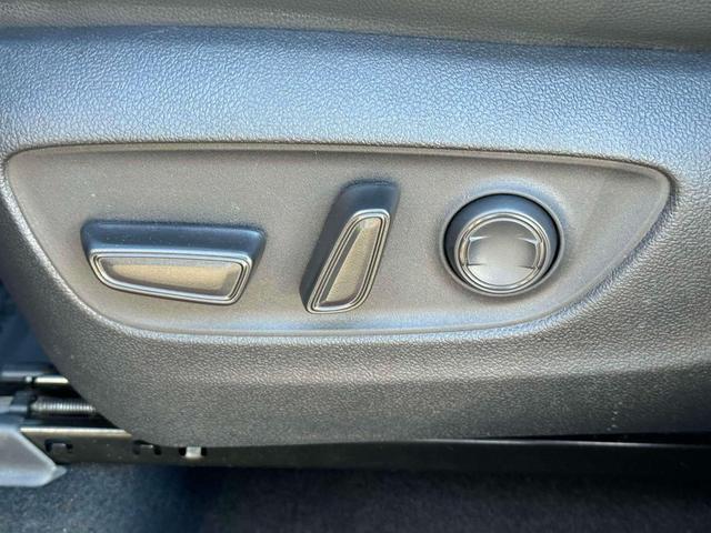 Photo of 2022 Ruby Flare Pearl Toyota Highlander Hybrid