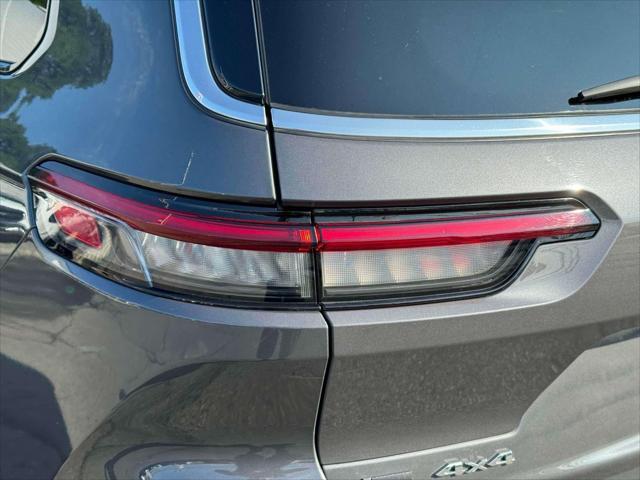 Photo of 2022 Baltic Gray Metallic Clearcoat Jeep Grand Cherokee L