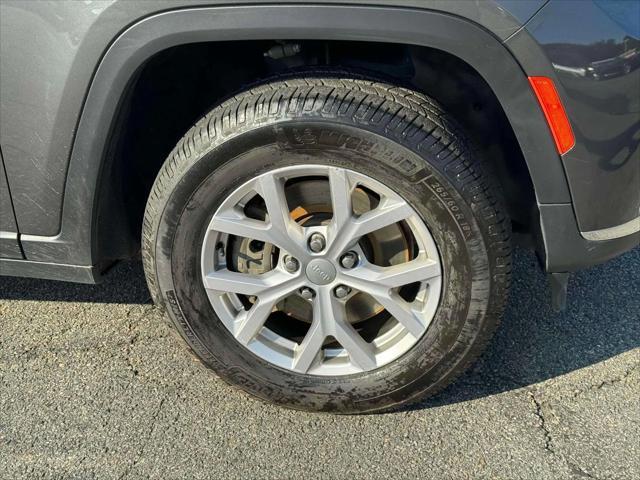 Photo of 2022 Baltic Gray Metallic Clearcoat Jeep Grand Cherokee L