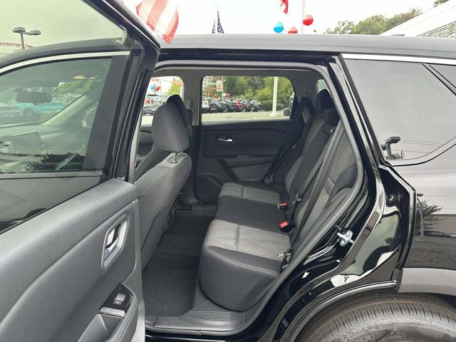 Photo of 2026 Super Black Nissan Rogue