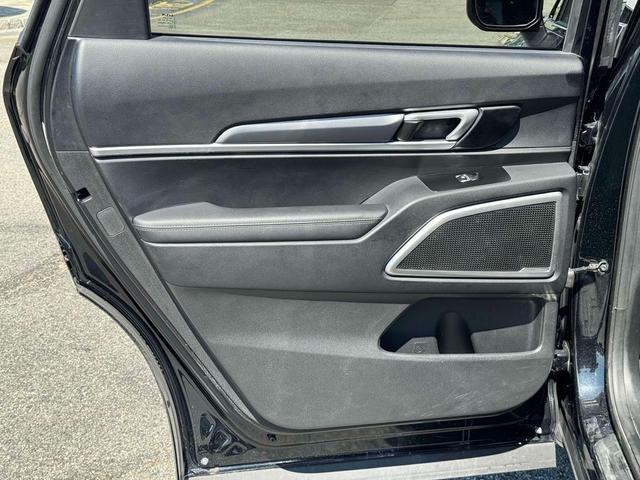 Photo of 2022 Ebony Black Kia Telluride