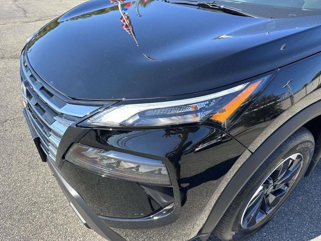 Photo of 2026 Super Black Nissan Rogue