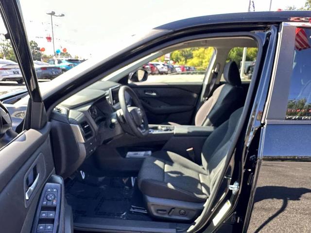 Photo of 2026 Super Black Nissan Rogue