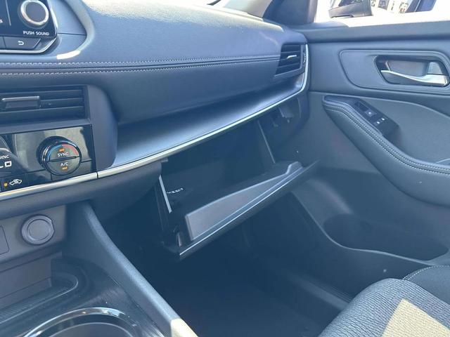 Photo of 2026 Super Black Nissan Rogue