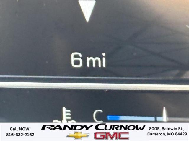 Photo of 2025 Summit White GMC Sierra 2500