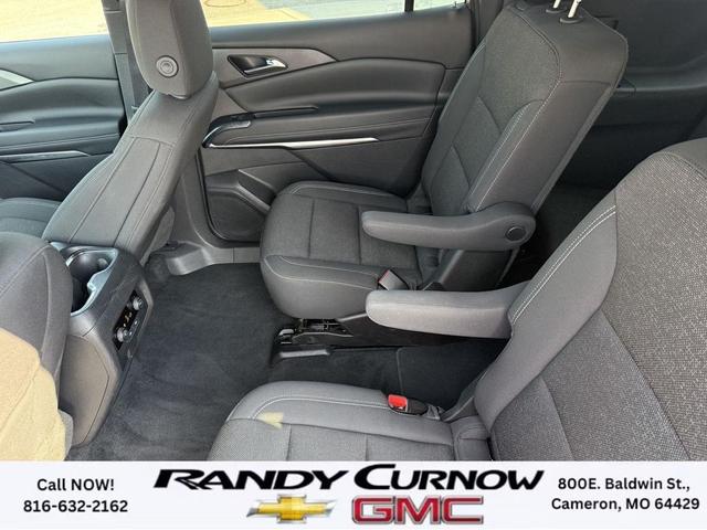 Photo of 2024 Summit White Chevrolet Traverse