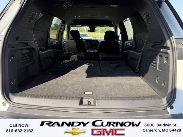 Photo of 2024 Summit White Chevrolet Traverse
