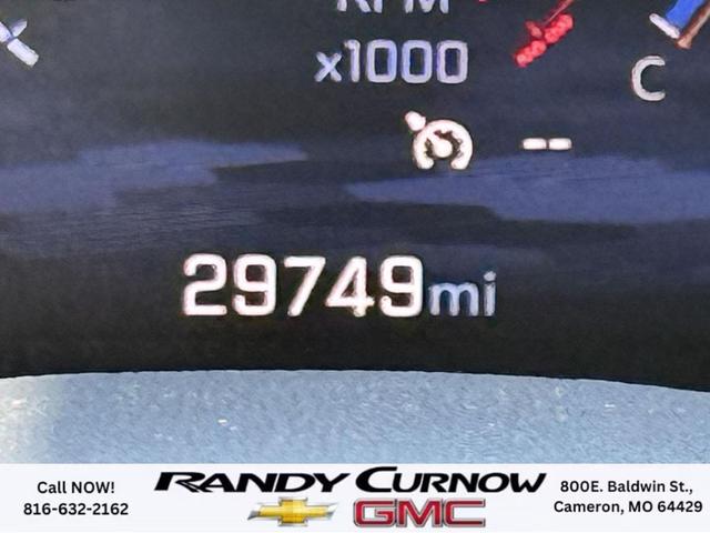 Photo of 2024 Summit White Chevrolet Traverse