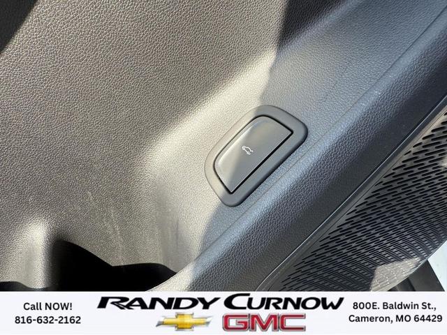 Photo of 2024 Summit White Chevrolet Traverse