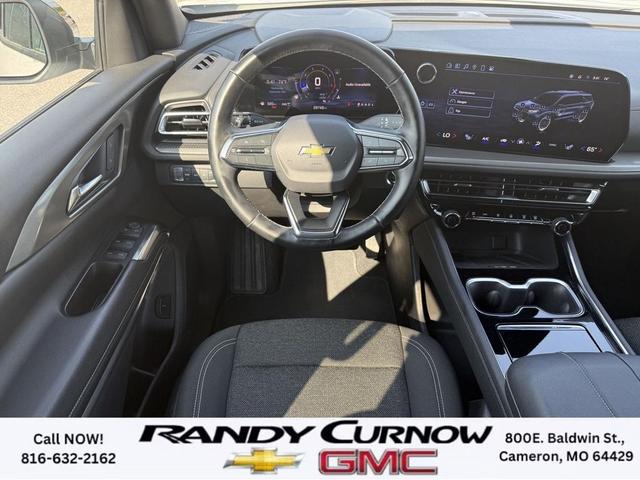 Photo of 2024 Summit White Chevrolet Traverse