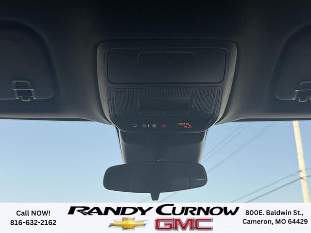 Photo of 2024 Summit White Chevrolet Traverse