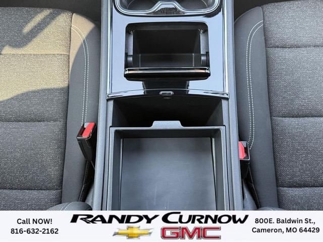 Photo of 2024 Summit White Chevrolet Traverse