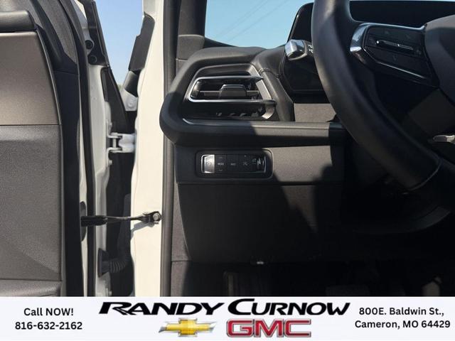 Photo of 2024 Summit White Chevrolet Traverse