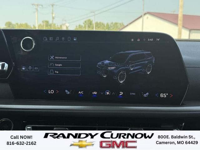 Photo of 2024 Summit White Chevrolet Traverse