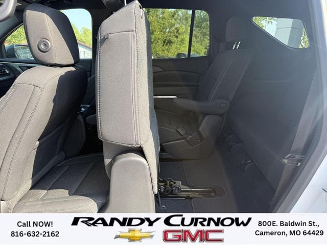 Photo of 2024 Summit White Chevrolet Traverse