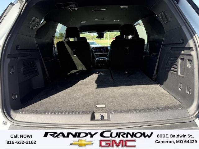 Photo of 2024 Summit White Chevrolet Traverse