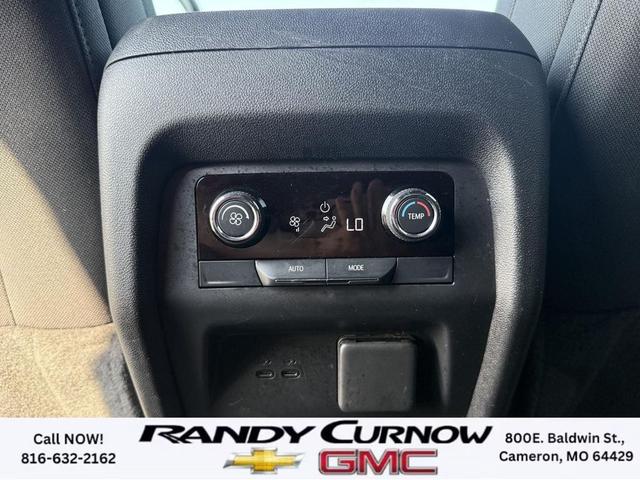 Photo of 2024 Summit White Chevrolet Traverse