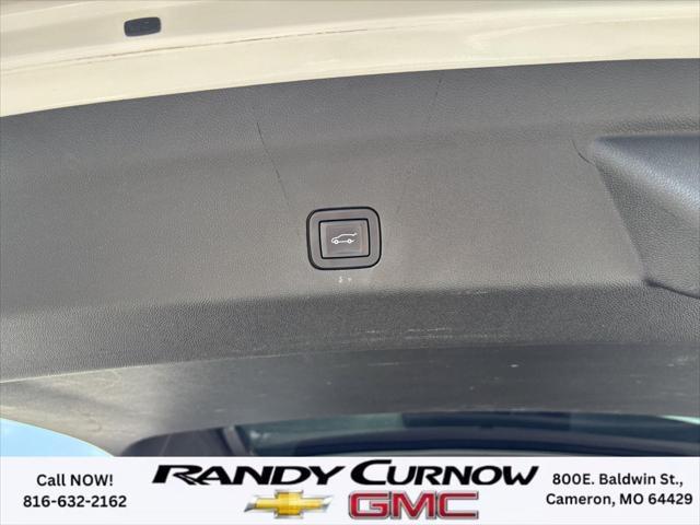 Photo of 2021 Crystal White Tricoat Cadillac Escalade
