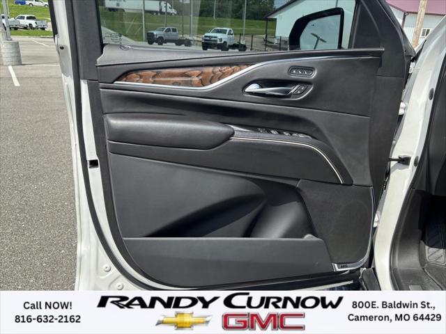 Photo of 2021 Crystal White Tricoat Cadillac Escalade