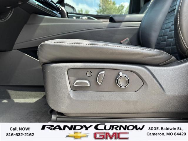 Photo of 2021 Crystal White Tricoat Cadillac Escalade