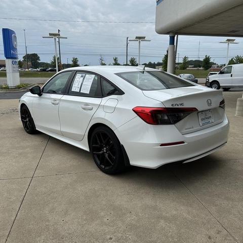 Photo of 2022 Platinum White Honda Civic