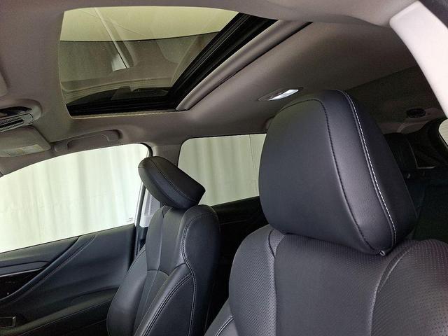 Photo of 2023 Crystal White Pearl Subaru Outback