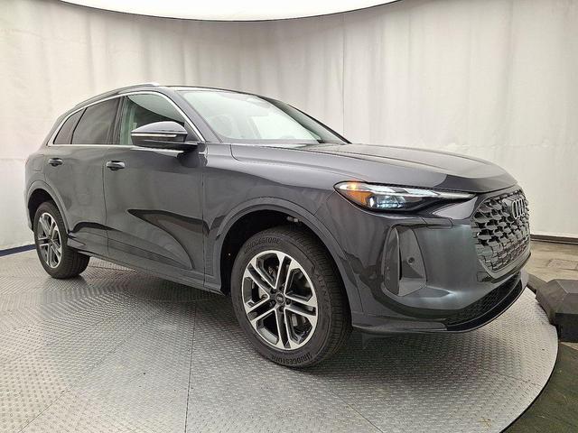 Photo of 2025 Tambora Gray Metallic Audi Q5