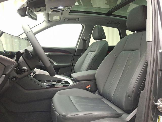 Photo of 2025 Tambora Gray Metallic Audi Q5