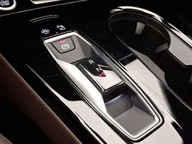 Photo of 2025 Glacier White Audi Q6 e-tron