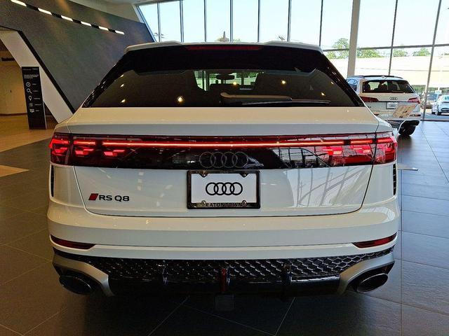 Photo of 2025 Carrara White Audi RS Q8
