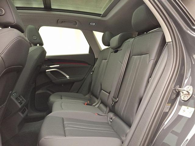 Photo of 2025 Tambora Gray Metallic Audi Q5