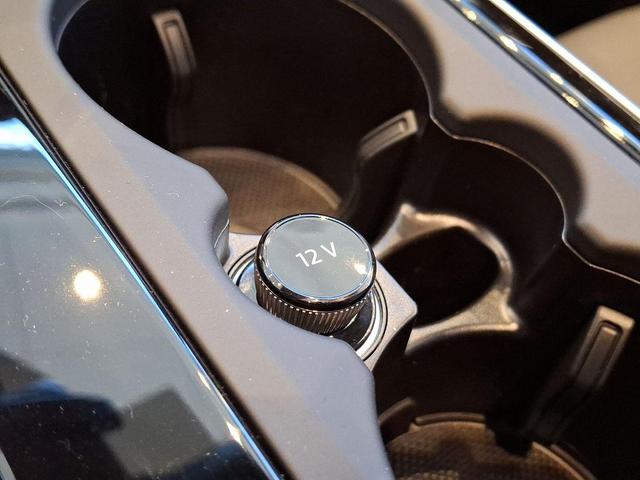 Photo of 2025 Satellite Silver Metallic Audi Q8