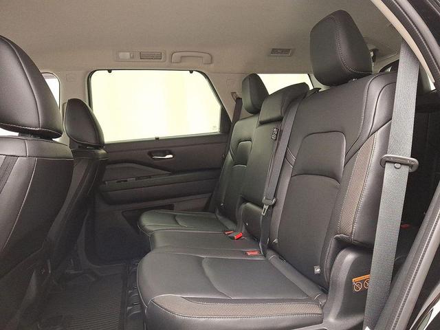 Photo of 2023 Super Black Nissan Pathfinder
