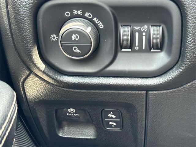 Photo of 2022 Diamond Black Crystal Pearlcoat RAM 1500