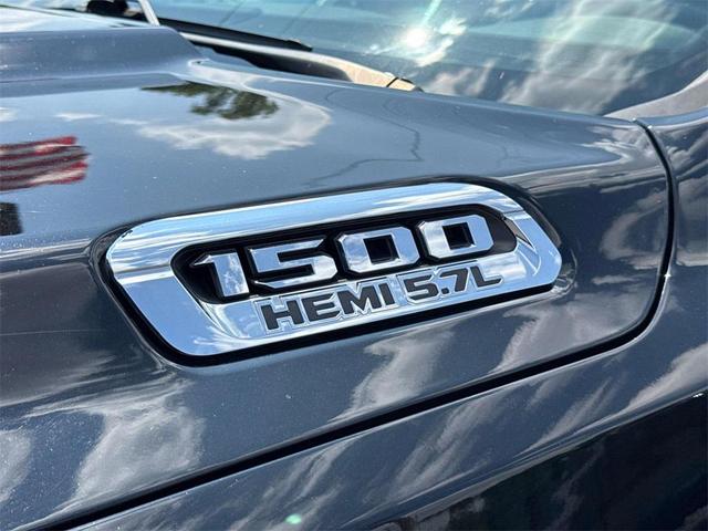 Photo of 2022 Diamond Black Crystal Pearlcoat RAM 1500