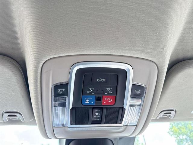 Photo of 2022 Diamond Black Crystal Pearlcoat RAM 1500