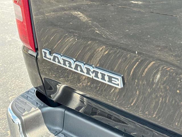 Photo of 2022 Diamond Black Crystal Pearlcoat RAM 1500