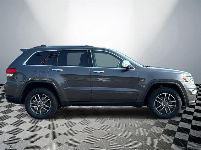 Photo of 2019 Granite Crystal Metallic Clearcoat Jeep Grand Cherokee