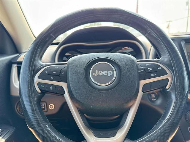 Photo of 2016 Granite Crystal Metallic Clearcoat Jeep Cherokee