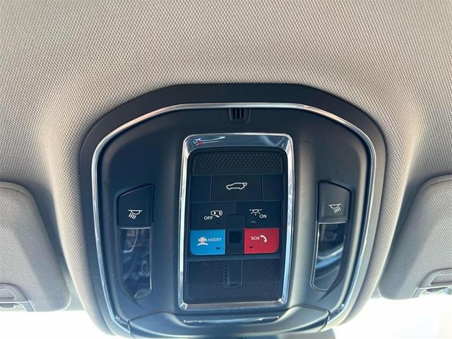 Photo of 2022 Velvet Red Pearlcoat Jeep Grand Cherokee