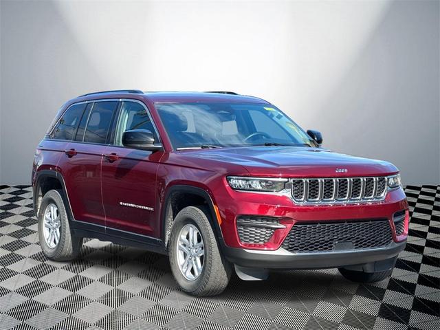Photo of 2022 Velvet Red Pearlcoat Jeep Grand Cherokee