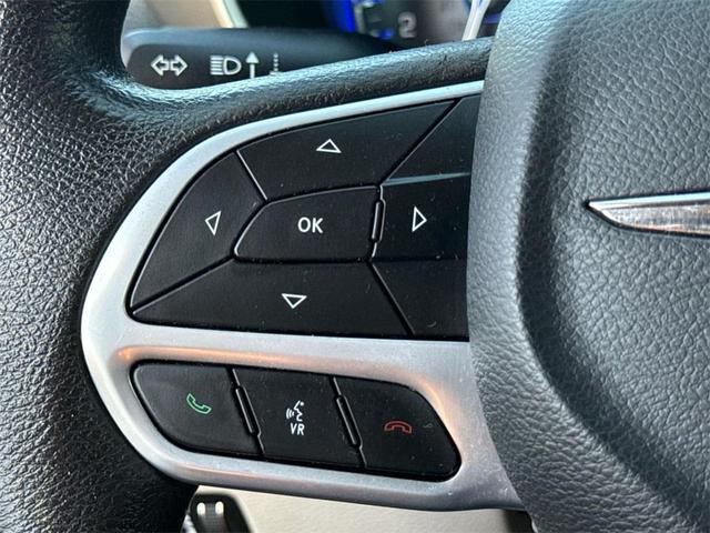 Photo of 2021 Brilliant Black Crystal Pearlcoat Chrysler Pacifica