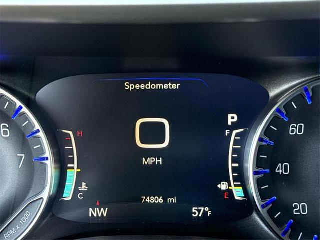 Photo of 2021 Brilliant Black Crystal Pearlcoat Chrysler Pacifica